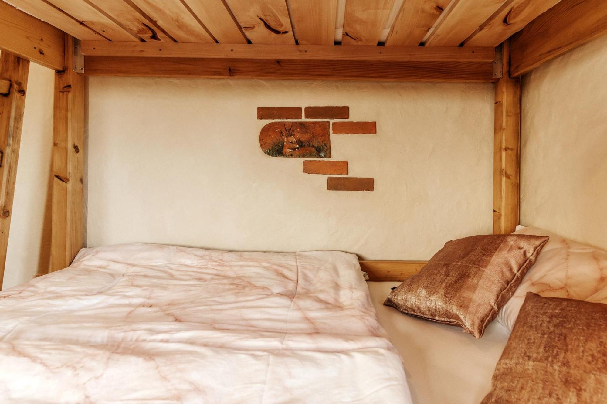 Hotel Gostilnica Orle - Sleeping In The Tower Škofljica Exteriér fotografie